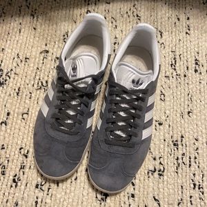Size 7 male/9 women adidas gazelles